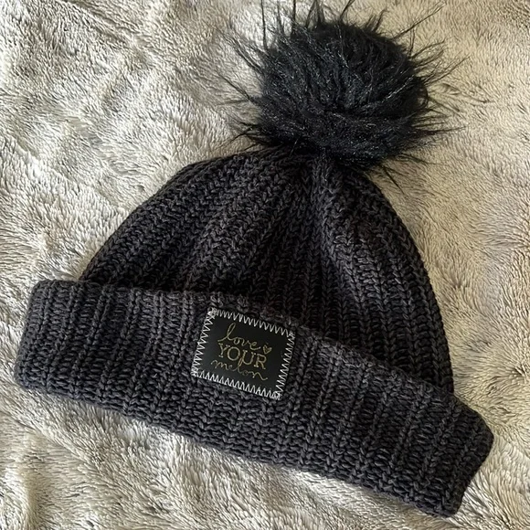 Love Your Melon | Accessories | Cable Knit Faux Fur Pom Pom  display picture 1